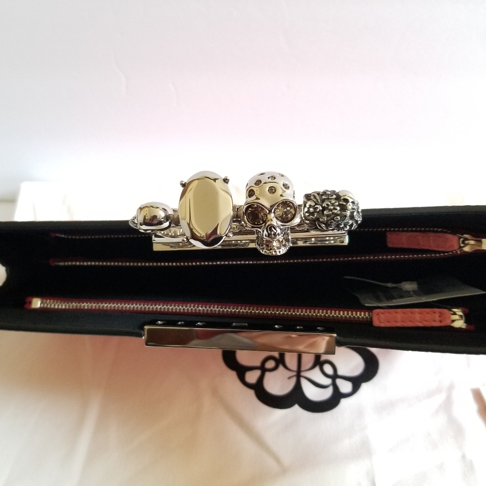 Alexander McQueen Skull Four-Ring Croc-Embossed Leather Clutch Pink - Picture 12 of 13